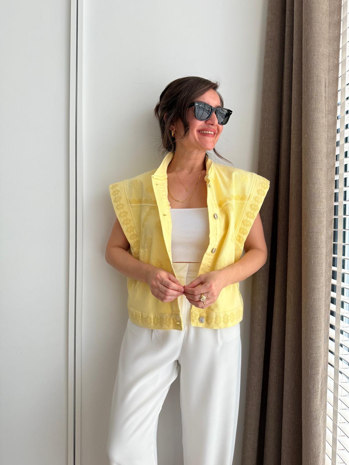 Sarı Nakış Detaylı Tasarım Yelek 2785