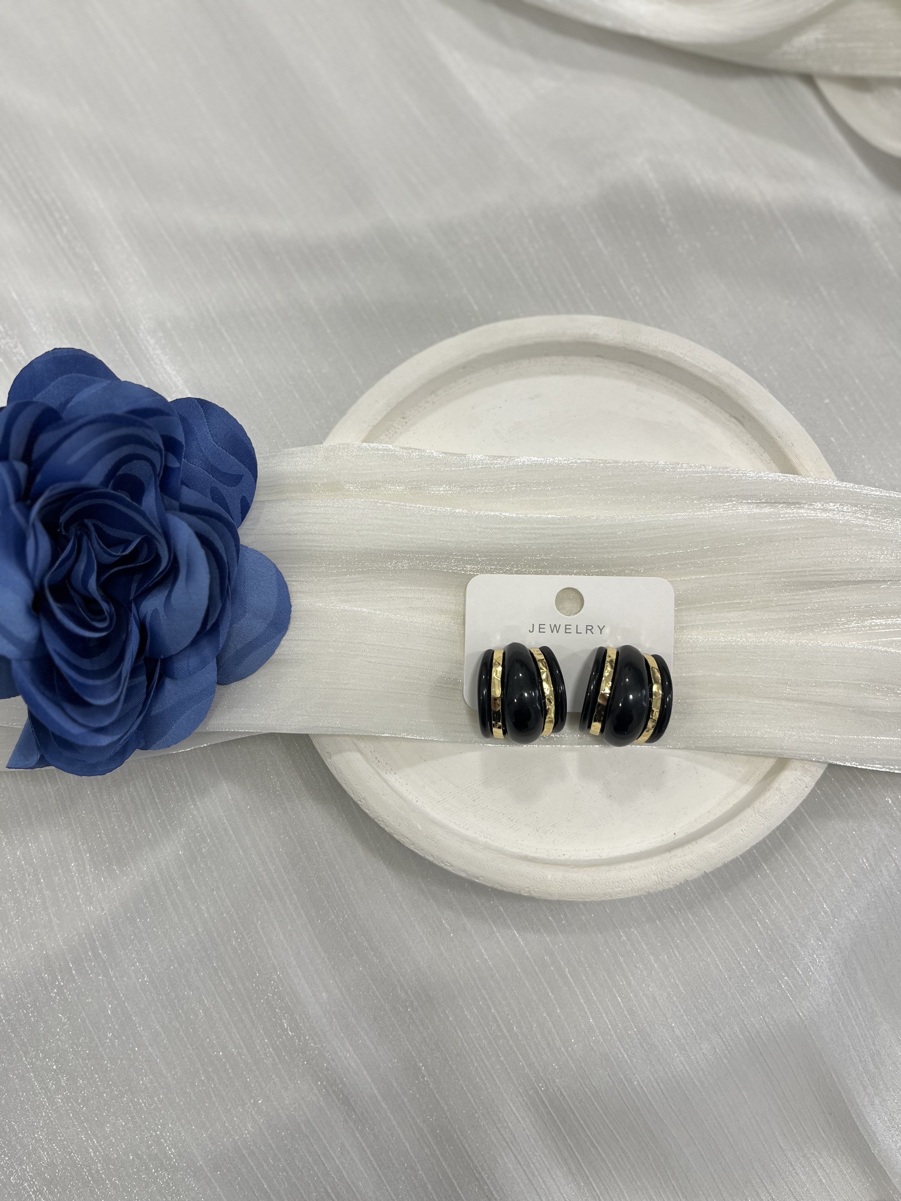 Siyah Akrilik Gold Detaylı Küpe KP51