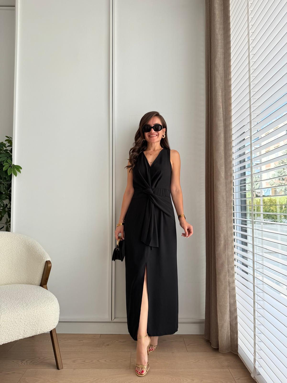 Siyah Bel Detaylı Yırtmaçlı Elbise 2650