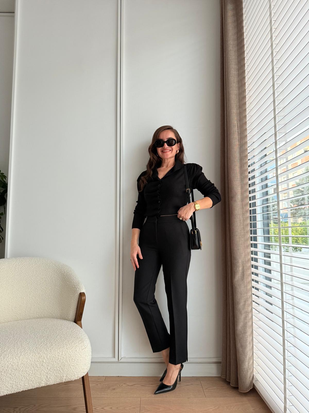 Siyah Bel Lastik Detaylı Kumaş Pantolon 16625