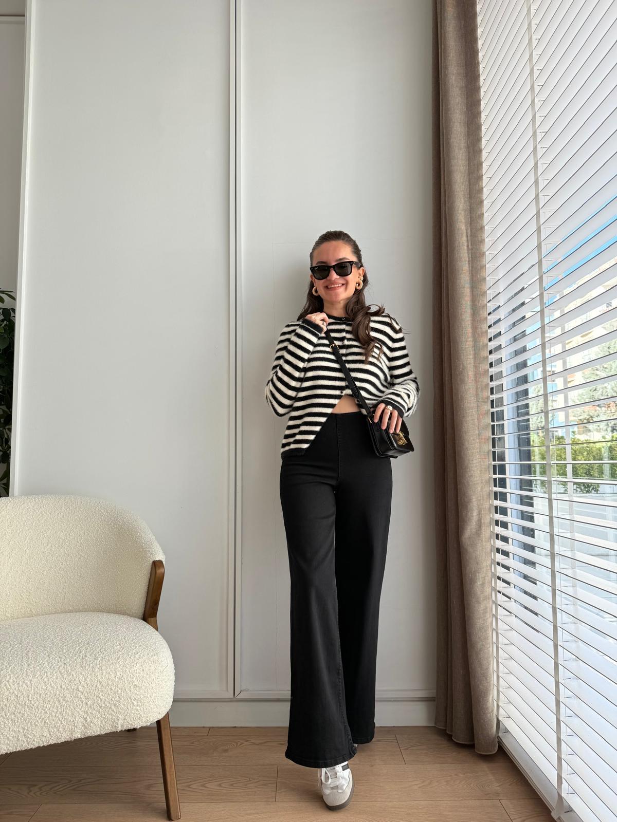 Siyah Bel Lastikli Geniş Paça Jean 3976