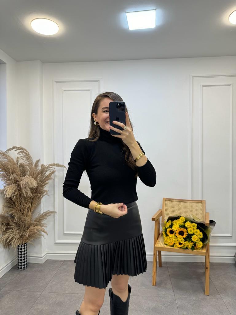 Siyah Boğazlı Triko Bluz 013