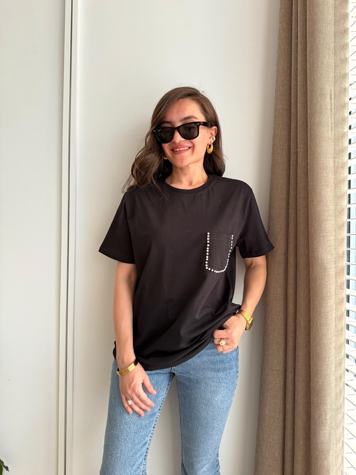 Siyah Cep Taş Detaylı Tshirt 2224