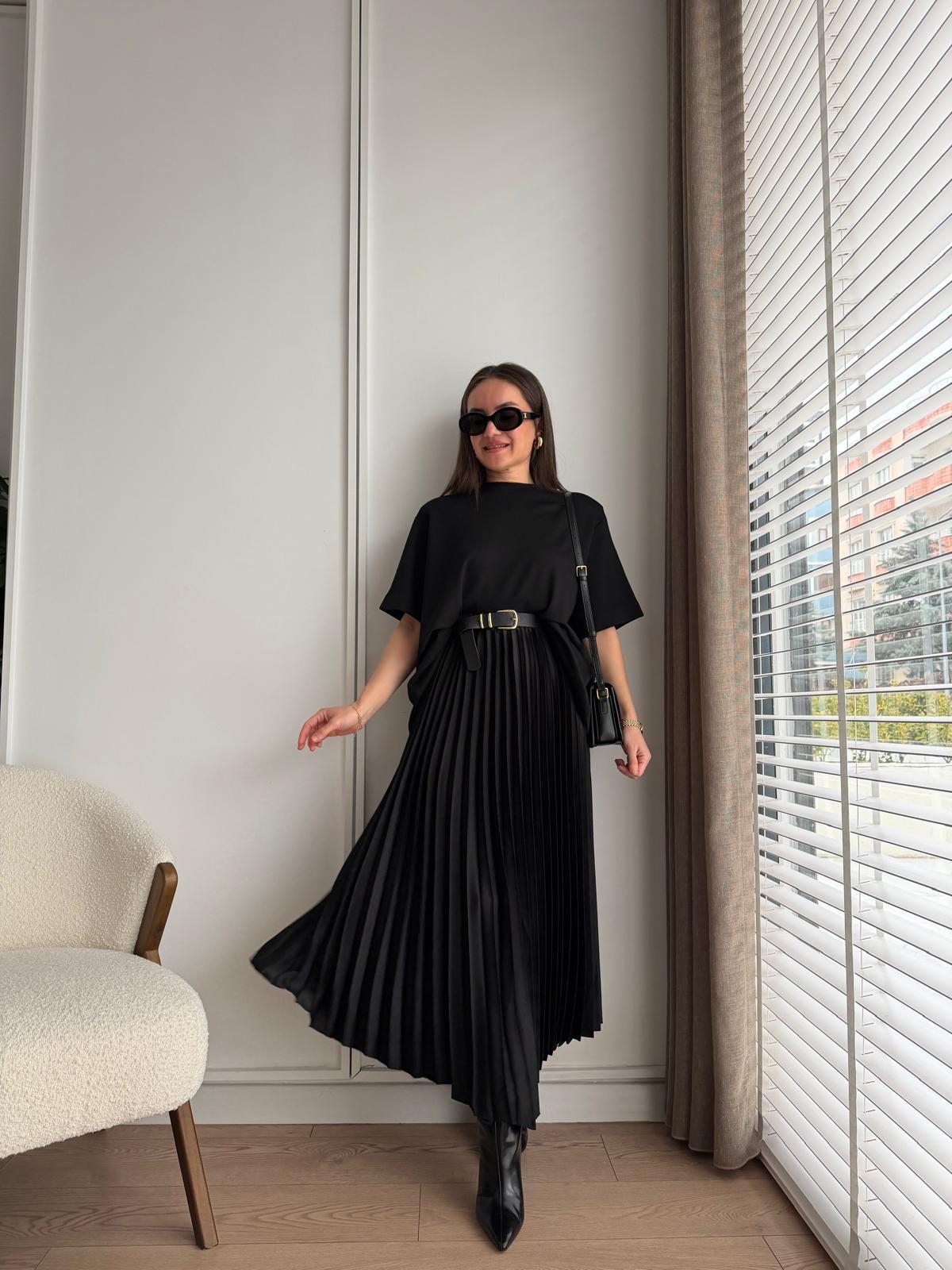 Siyah Eteği Piliseli Elbise Tshirt Takım 37085