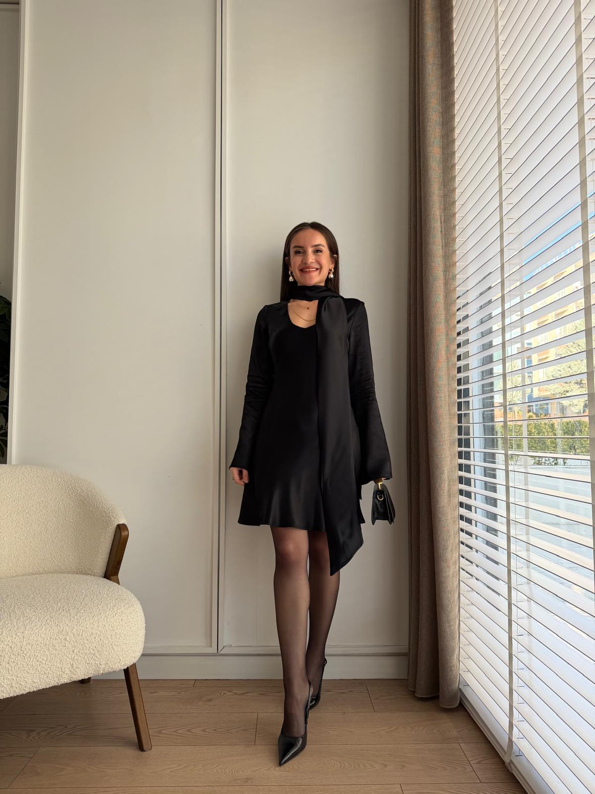 Siyah Fular Detaylı Mini Boy Saten Elbise 7778