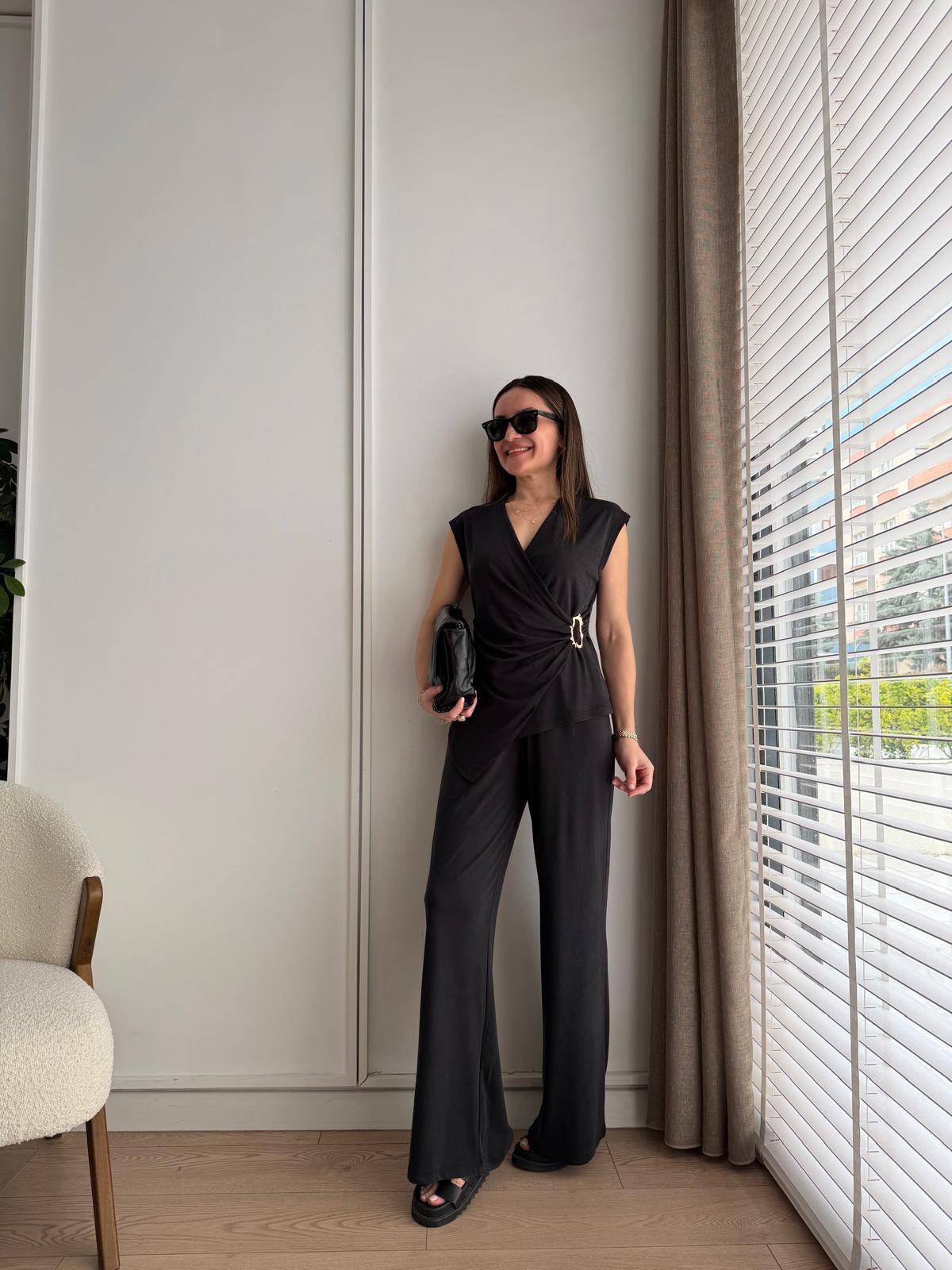Siyah Gold Tokalı Fitilli Bluz Pantolon Takım 39251