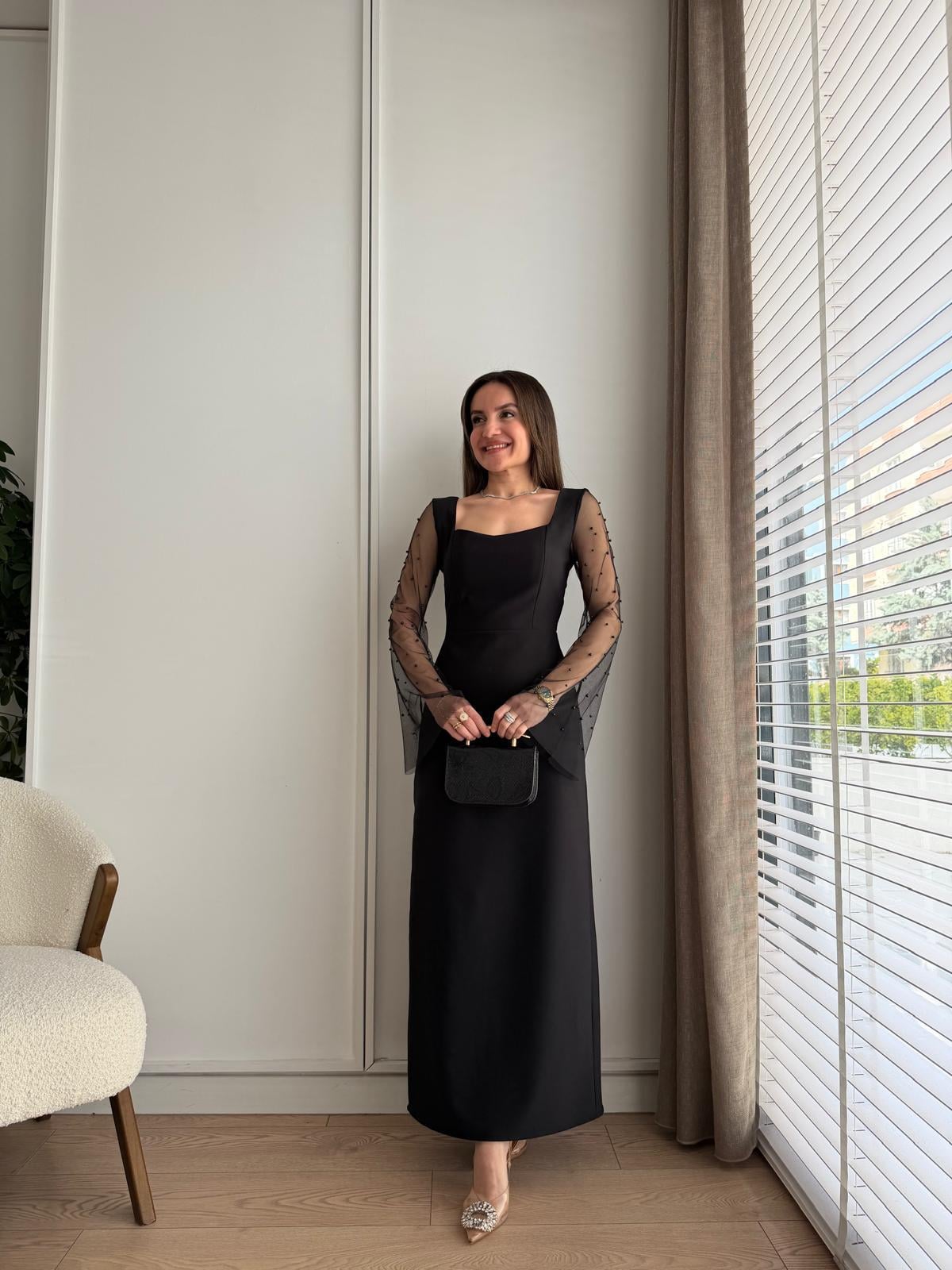 Siyah İnci Detaylı Yırtmaçlı Elbise 0404