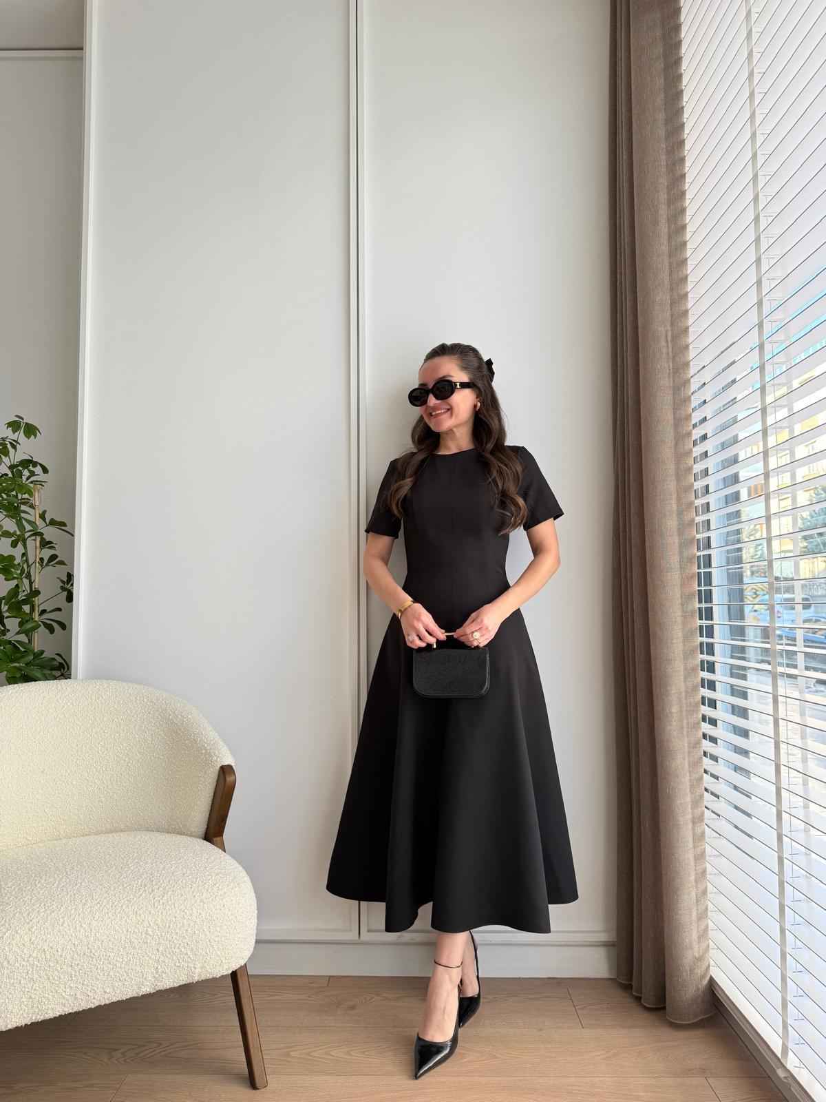 Siyah Kısa Kol Midi Boy Kloş Elbise 1273