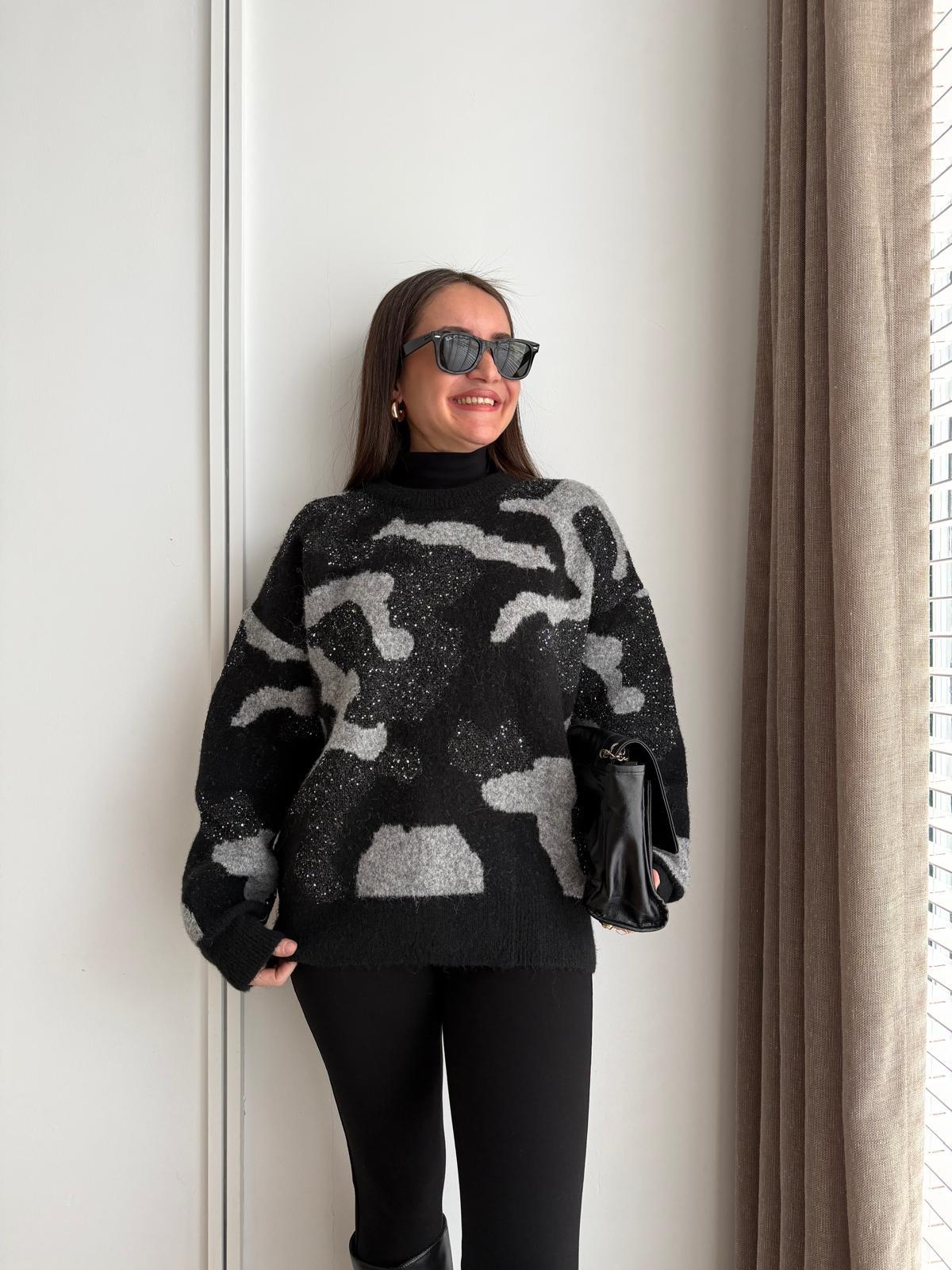 Siyah Leopar Desen Pul Detaylı Kazak 7713