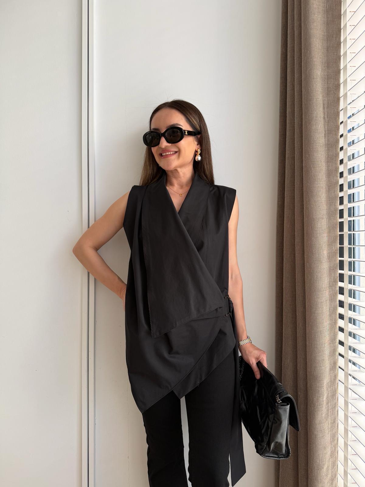 Siyah Marka Model Kruvaze Toka Detaylı Bluz L073