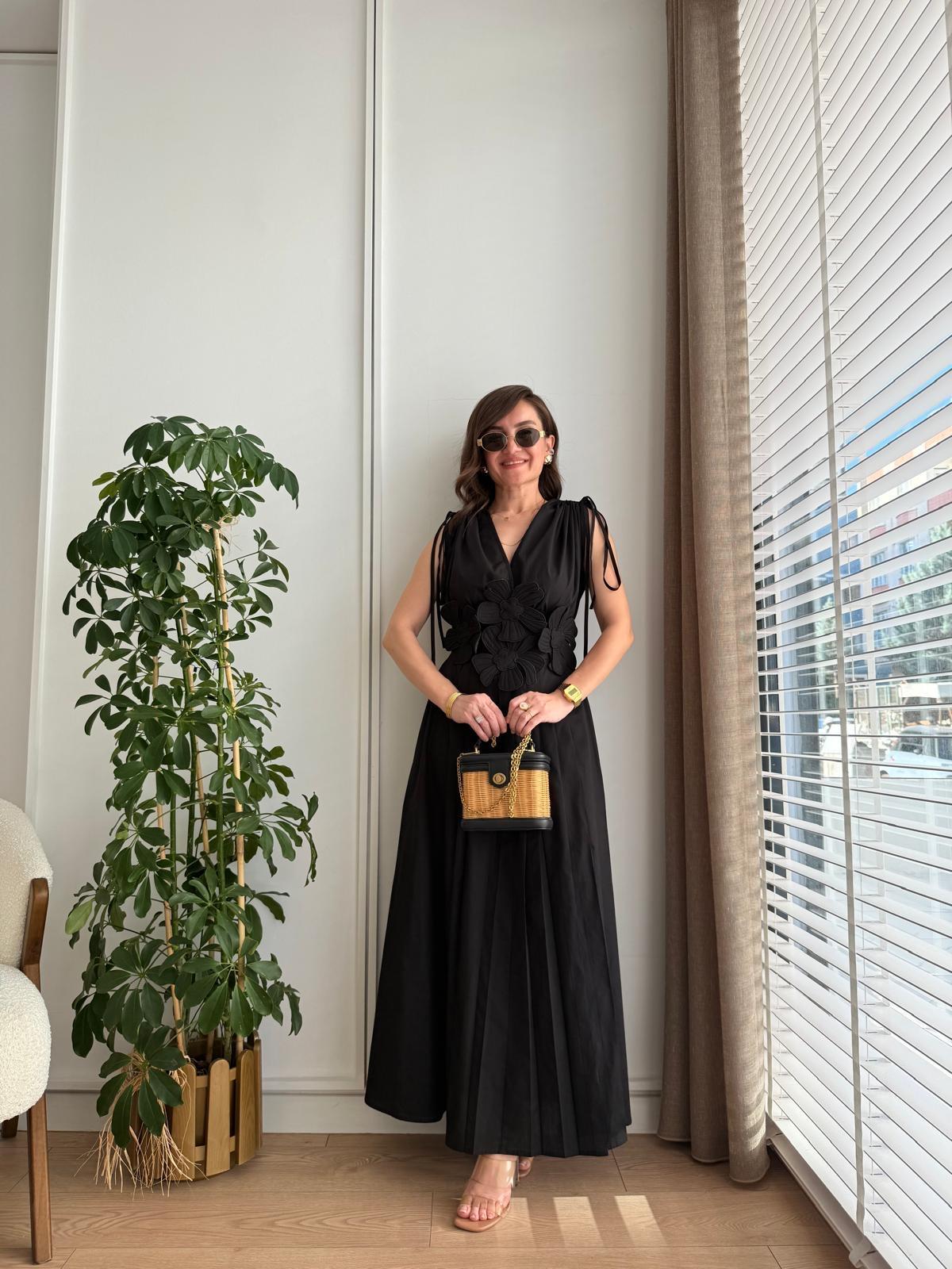 Siyah Omuz Bağlamalı Ön Çiçek Detaylı Tasarım Elbise 25192