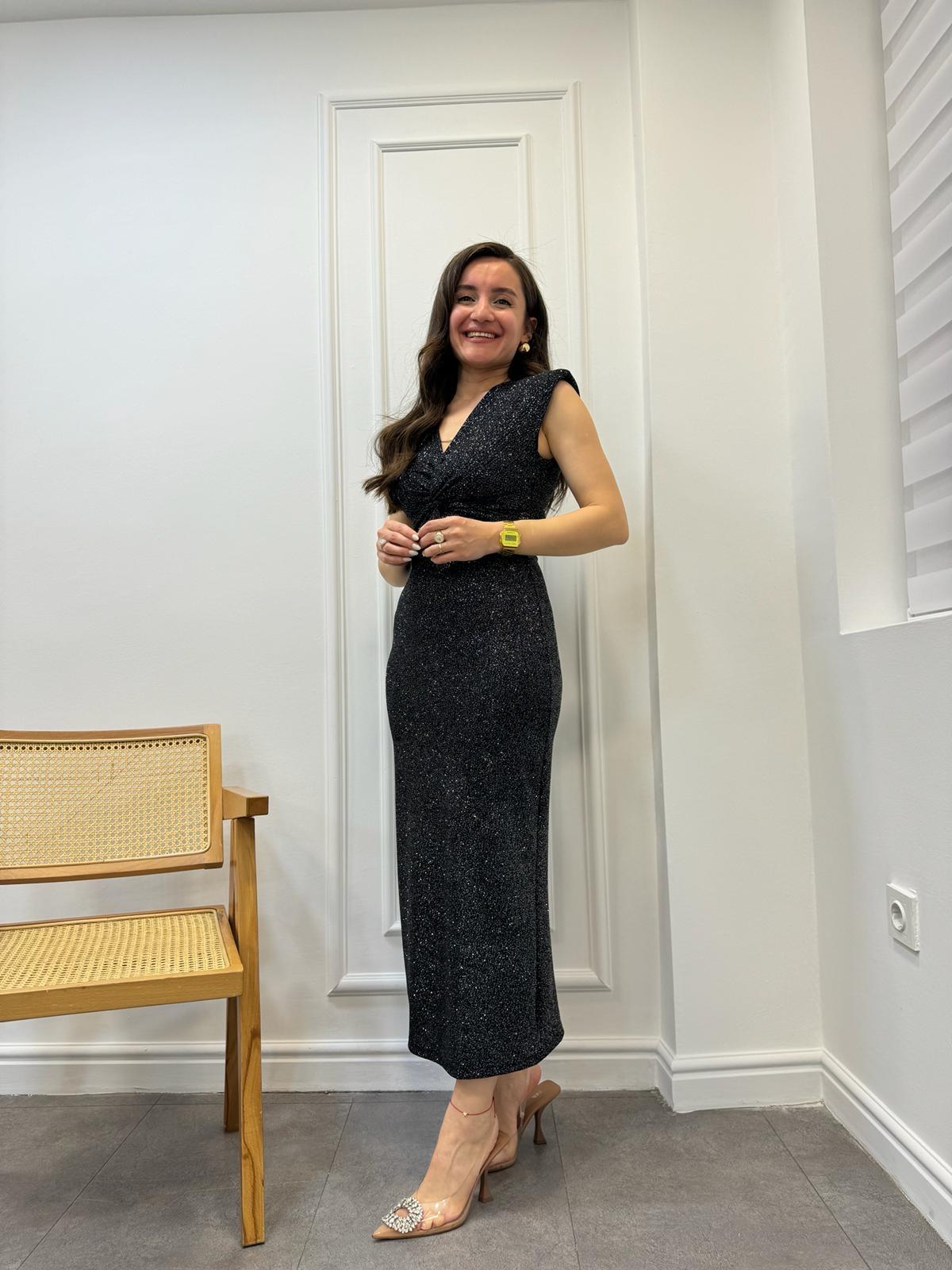 Siyah Omuz Vatkalı Düğüm Detaylı Simli Elbise 3362