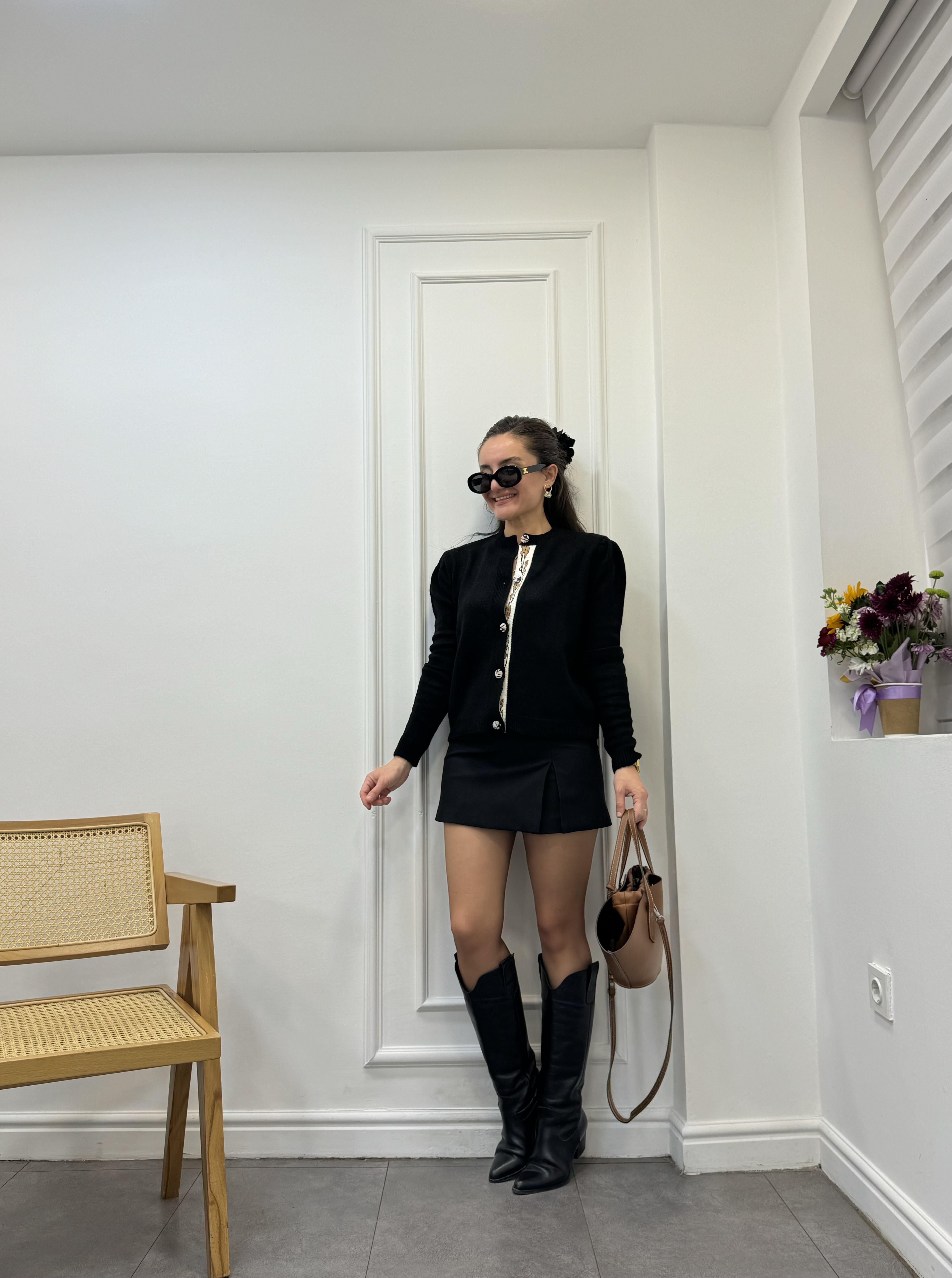 Siyah Ön Yırtmaç Detaylı Şort Etek 3977