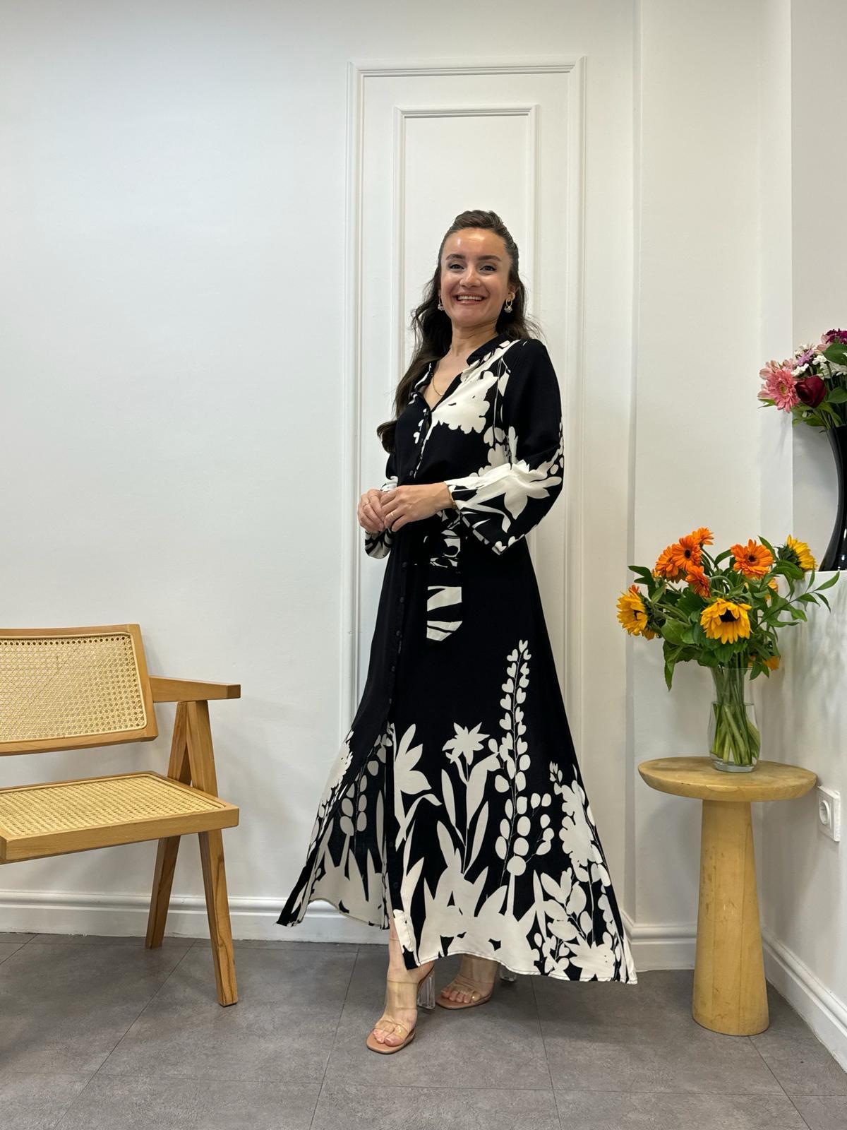 Siyah Önü Düğmeli Kuşaklı Otantik Elbise 4227