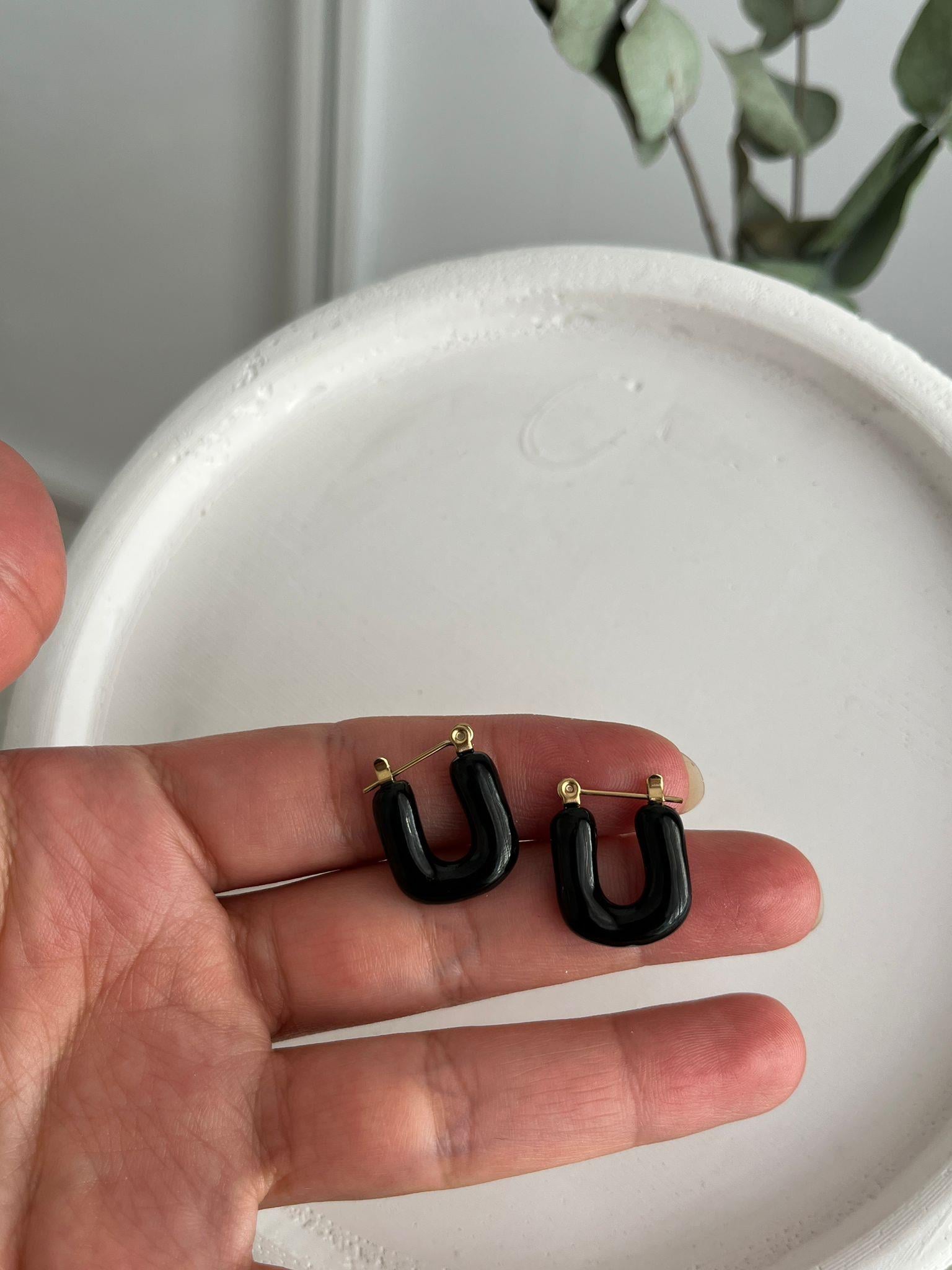 Siyah U Şekil Küpe ST4