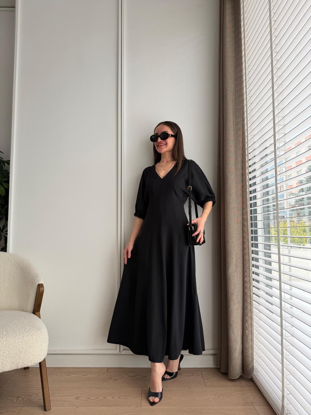 Siyah V Yaka Parçalı Elbise 5282