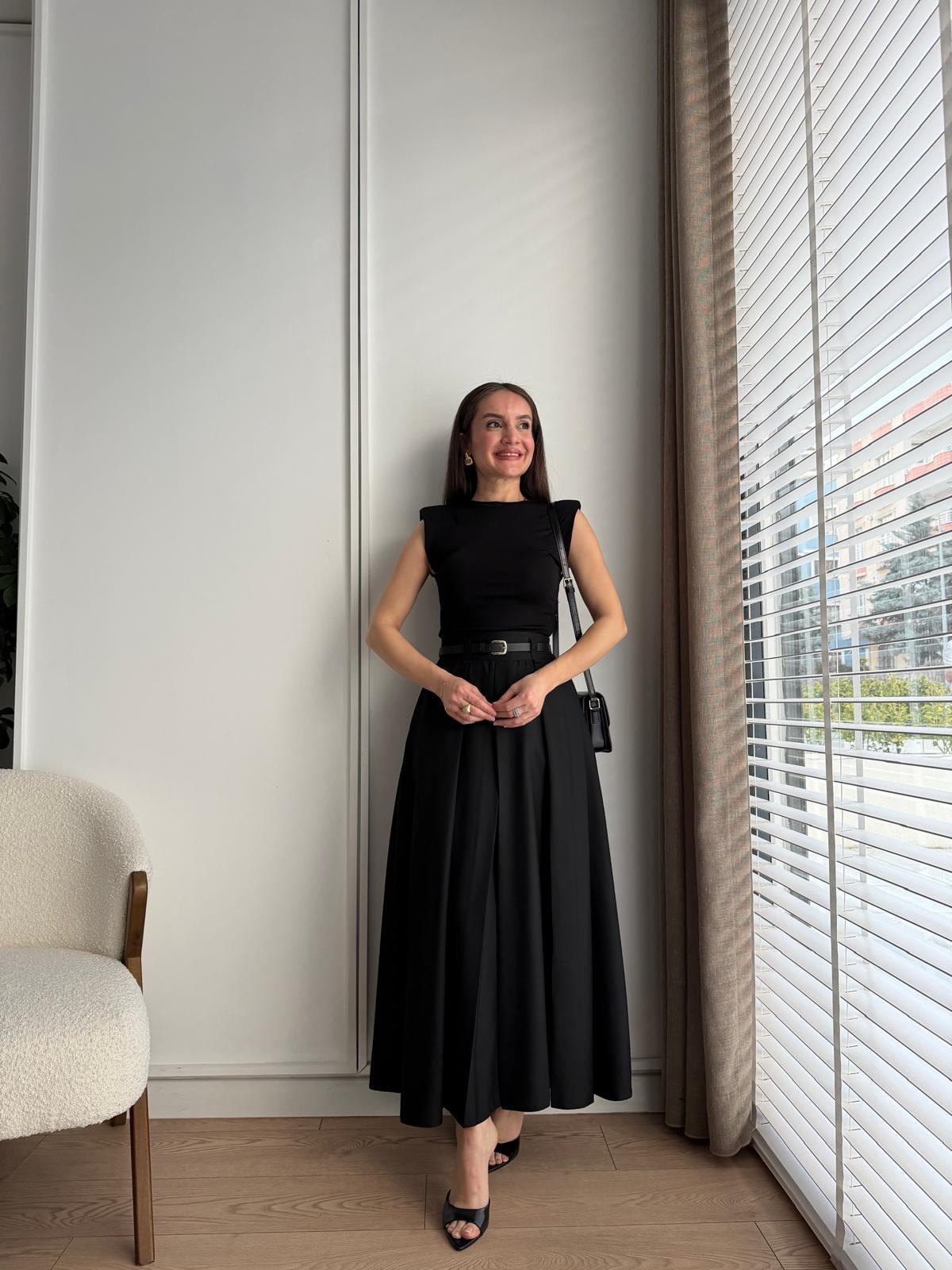 Siyah Vatkalı Kalın Askılı Kemerli Elbise 37136