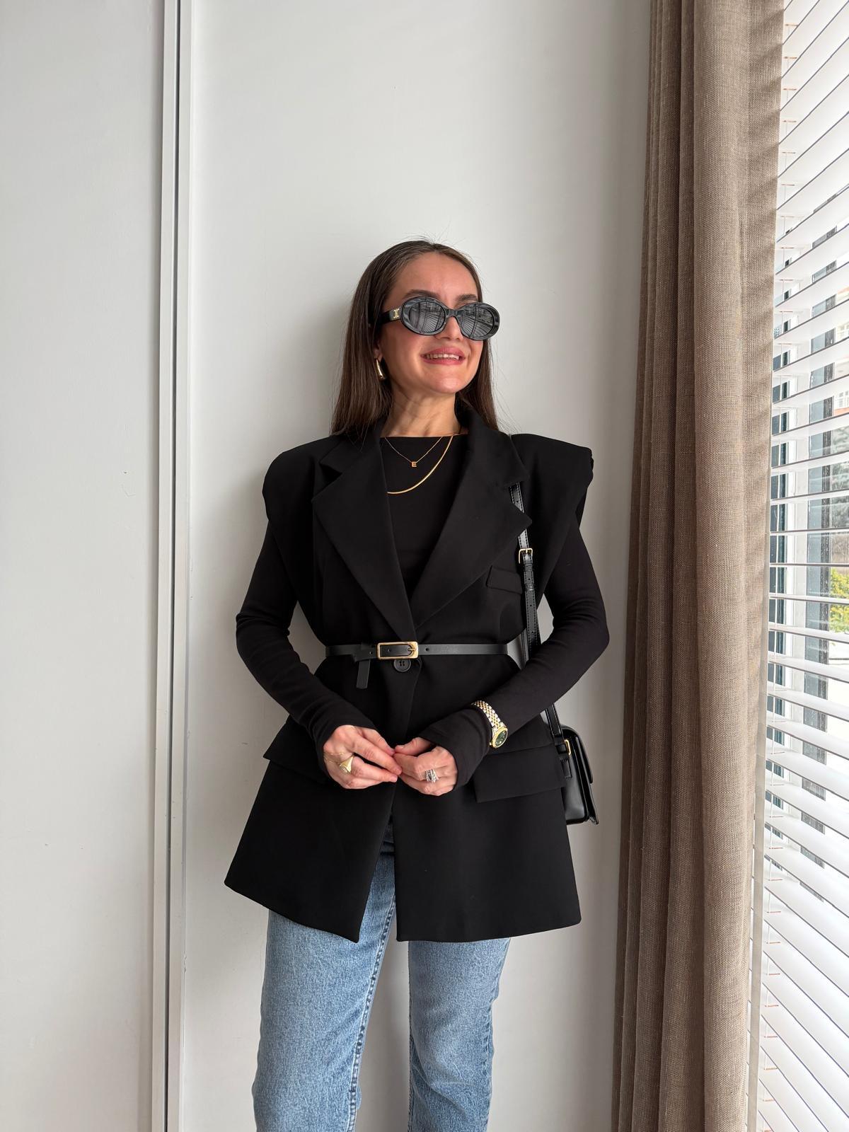 Siyah Vatkalı Kemerli Yelek 7449