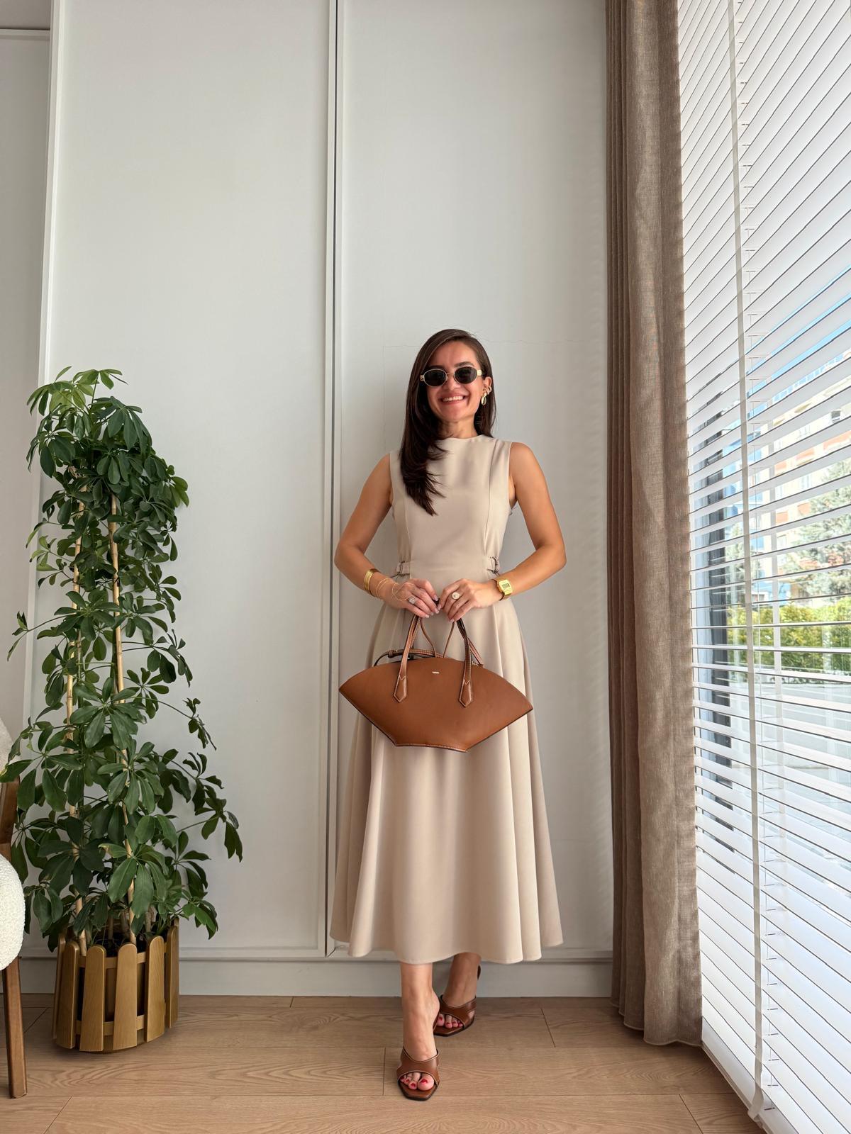 Taş Sıfır Kol Kendinden Kemerli Kloş Elbise 2313