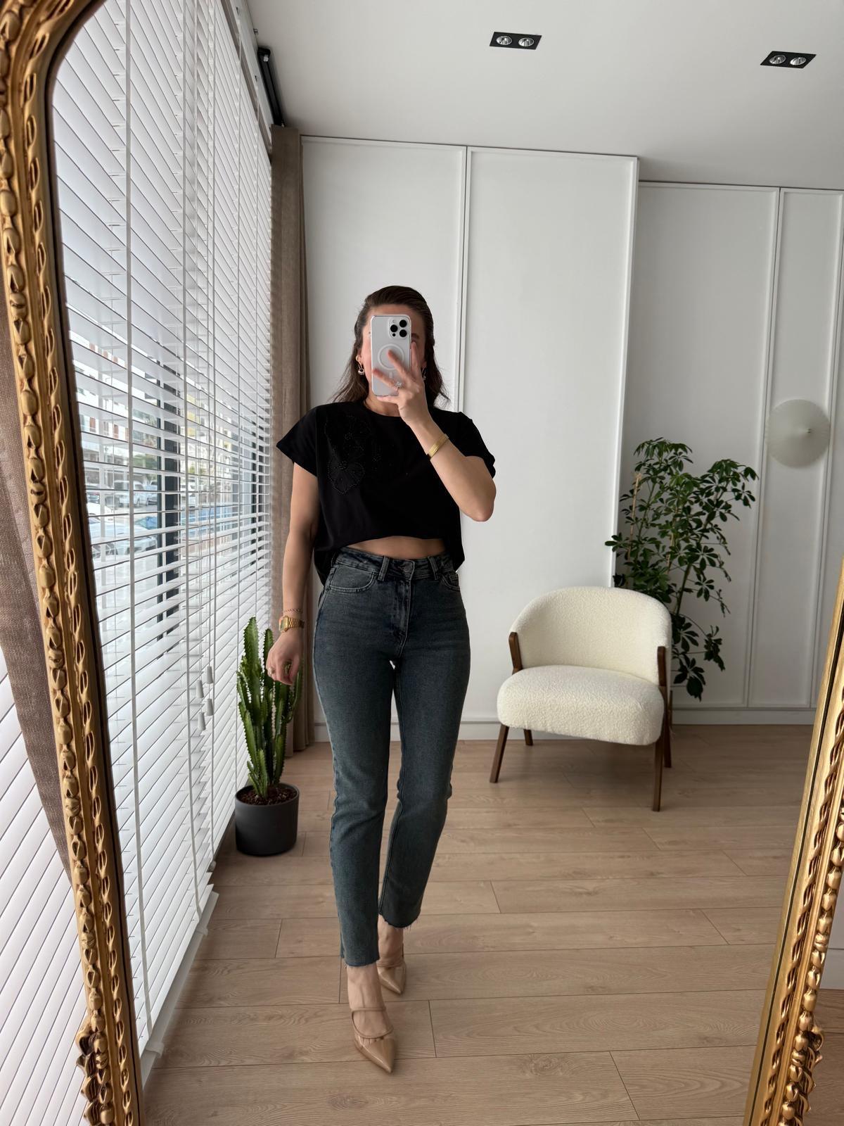 Taşlama Yüksek Bel Full Likralı Paçası Kesik Mom Jean 0764