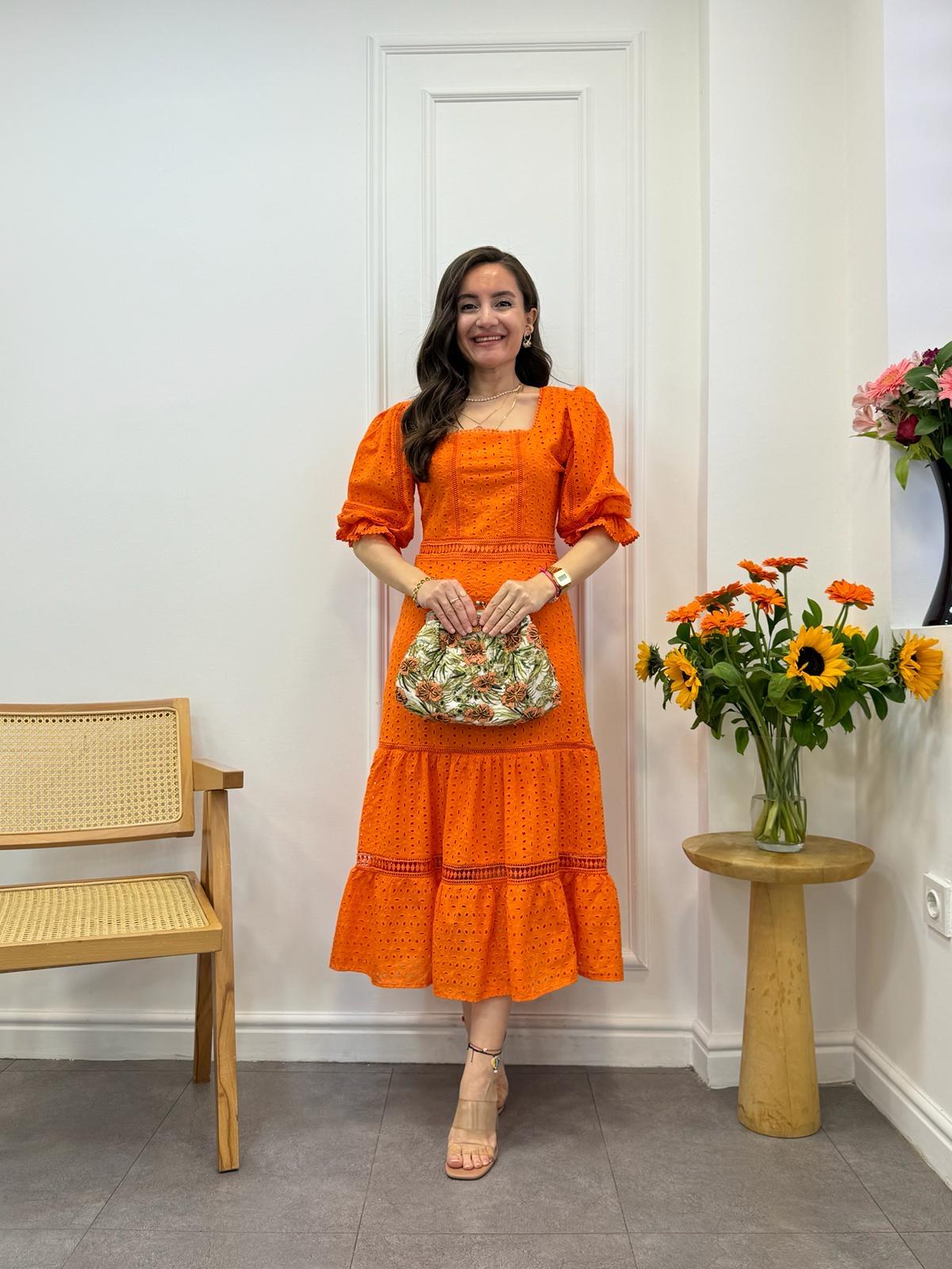 Turuncu Kare Yaka Brode Elbise 1895