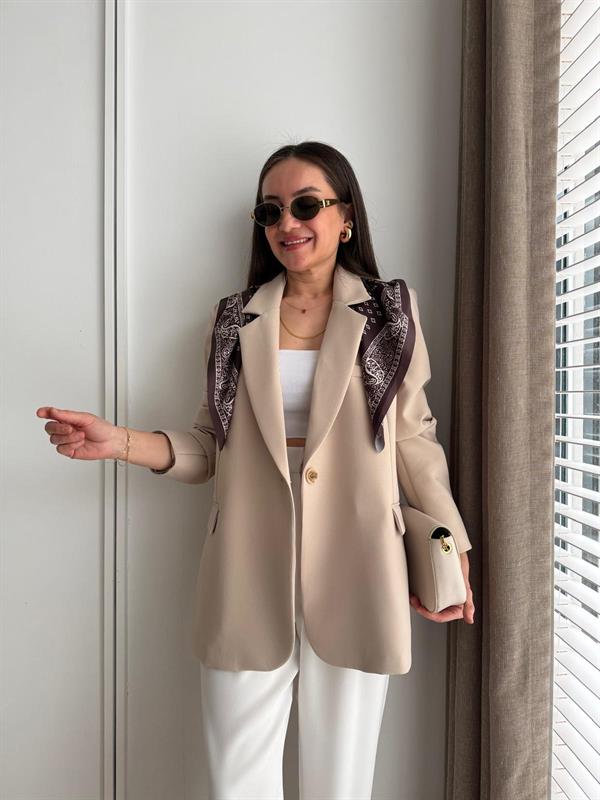 Taş Fular Detaylı Vatkalı Blazer Ceket 7665