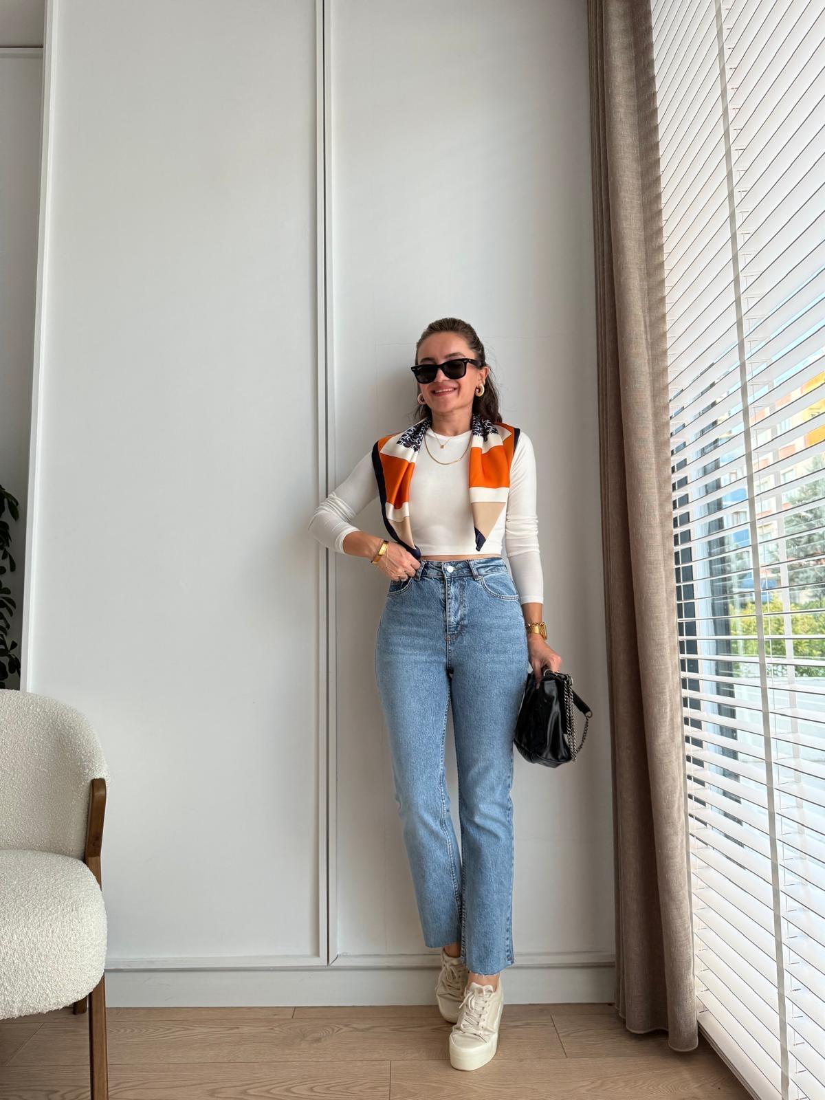 Açık mavi Yüksek Bel Paçası Kesik Mom Jean 0520