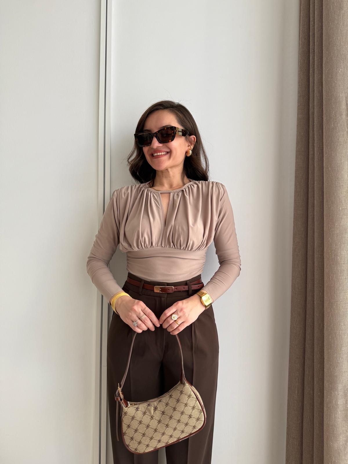 Bej Drapeli Dekolte Detaylı Tasarım Bluz 1502