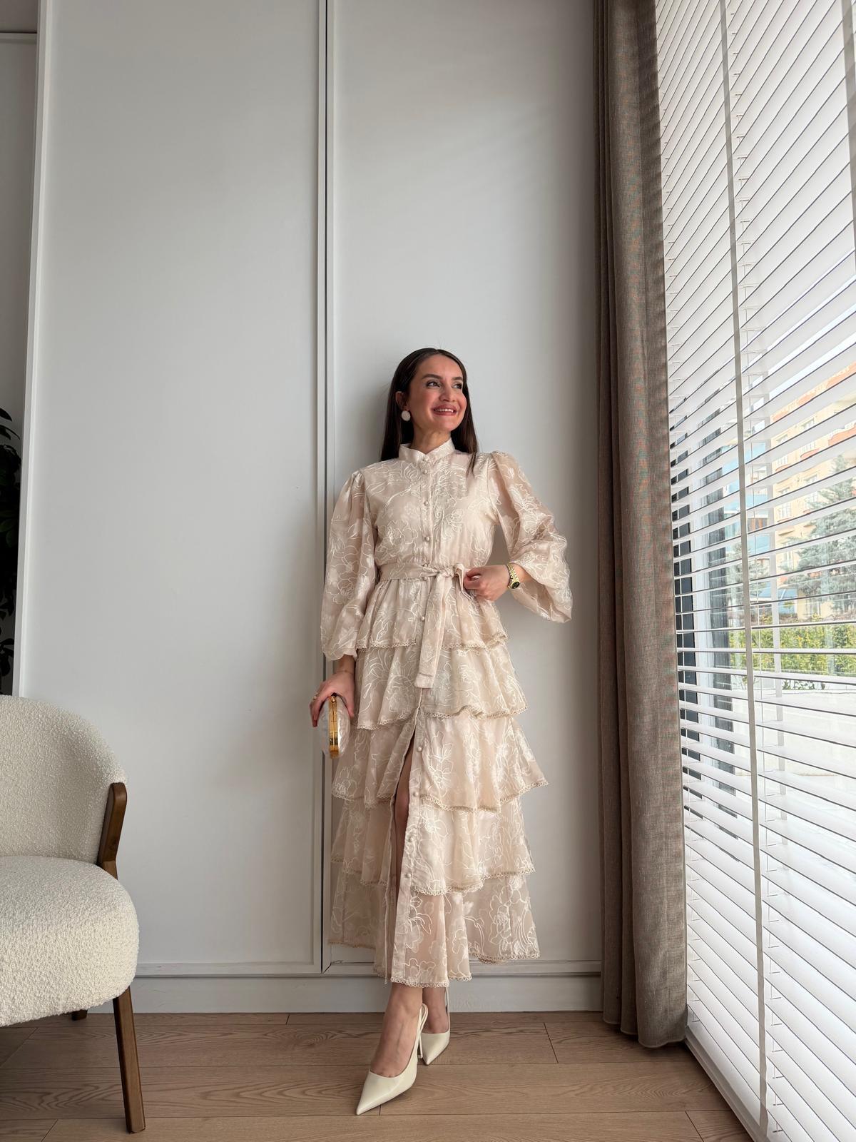 Bej Güpürlü Kat Detaylı Düğmeli Tasarım Elbise 8009