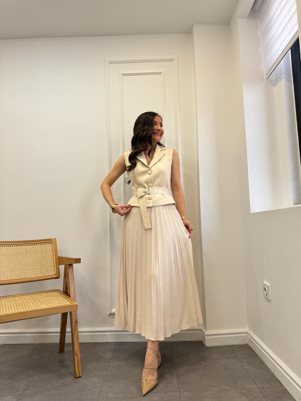 Bej Kruvaze Yaka Yelek Detaylı Piliseli Elbise 6019