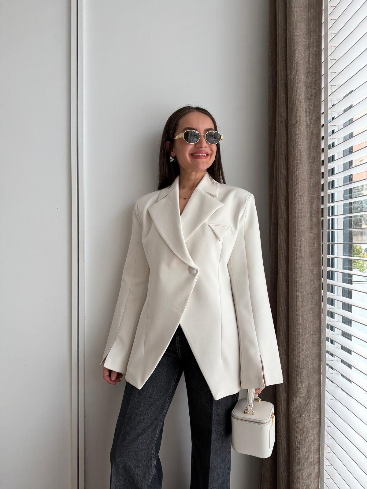 Beyaz Çapraz Düğmeli Bilek Detaylı Blazer Ceket 9703