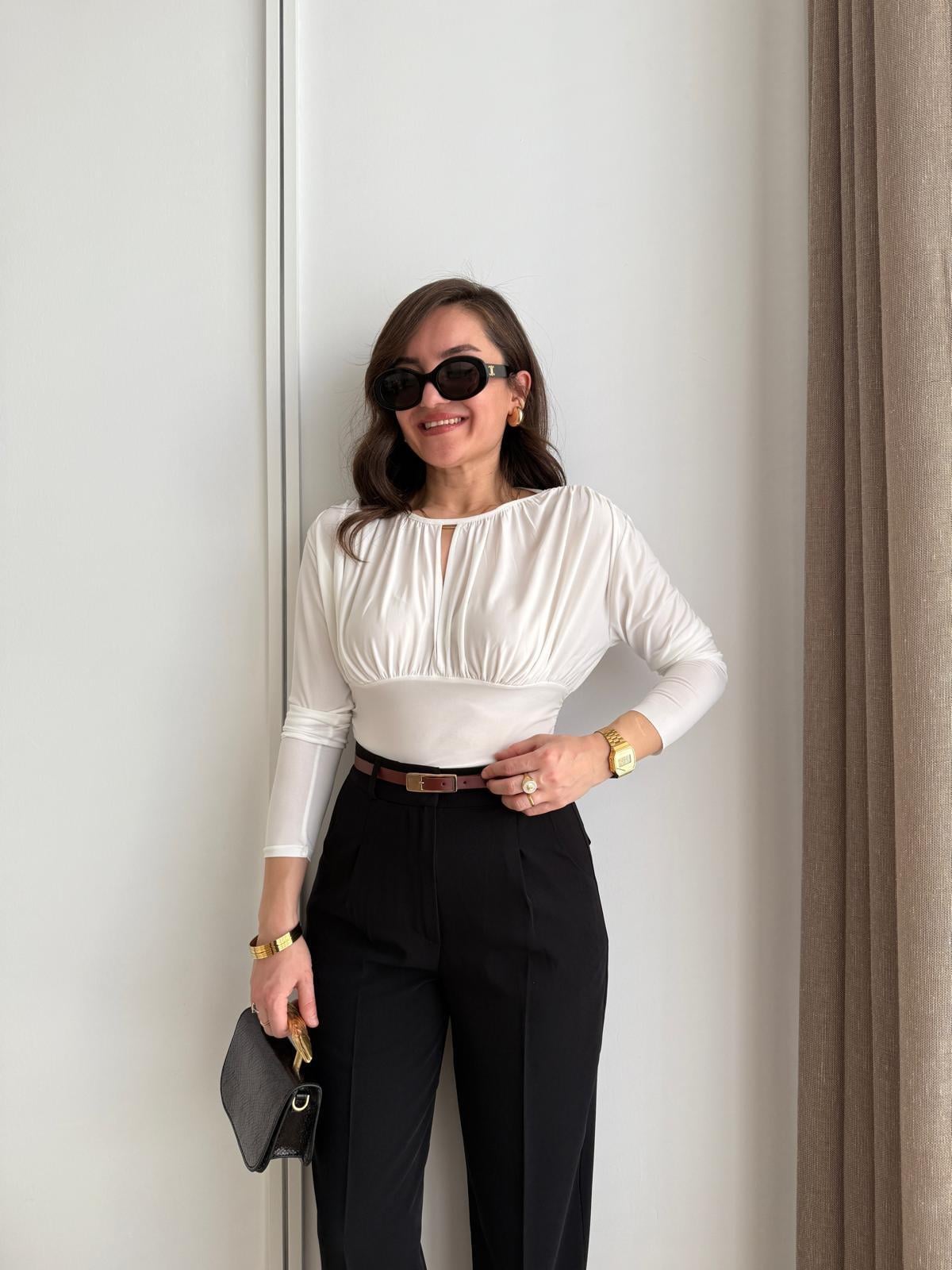 Beyaz Drapeli Dekolte Detaylı Tasarım Bluz 1502