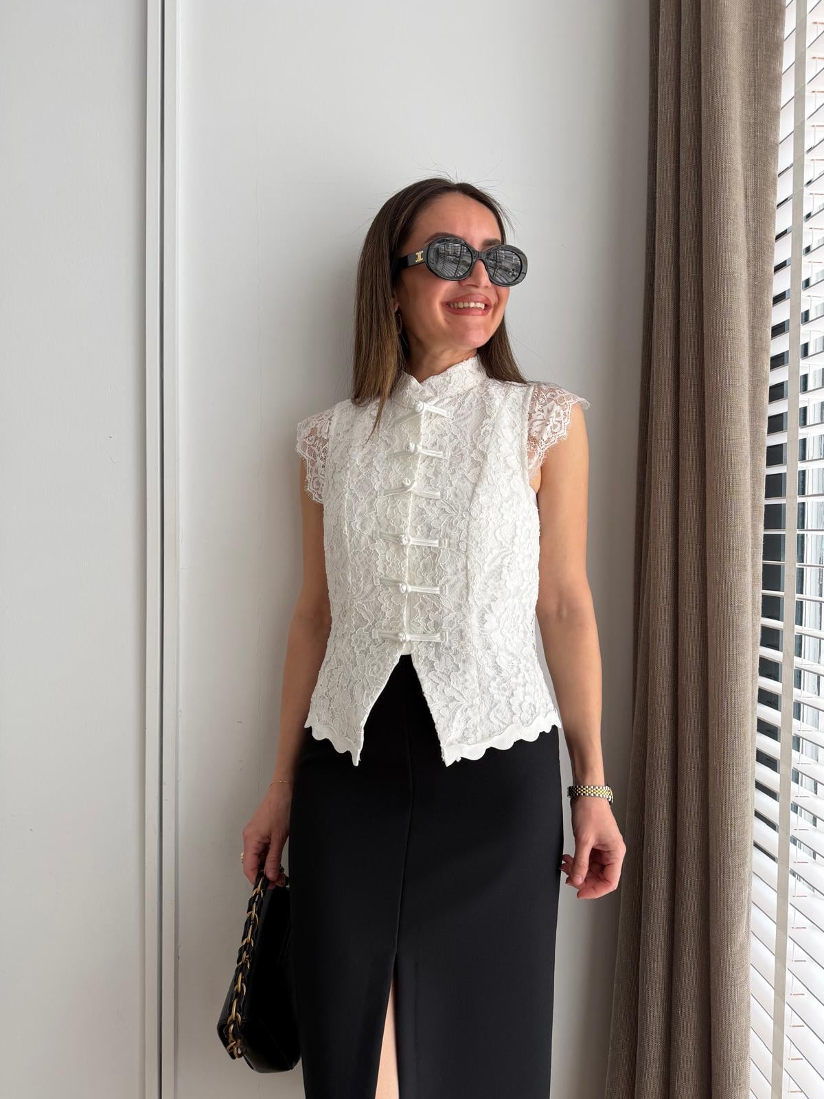 Beyaz Düğme Detaylı Dantelli Bluz 37199