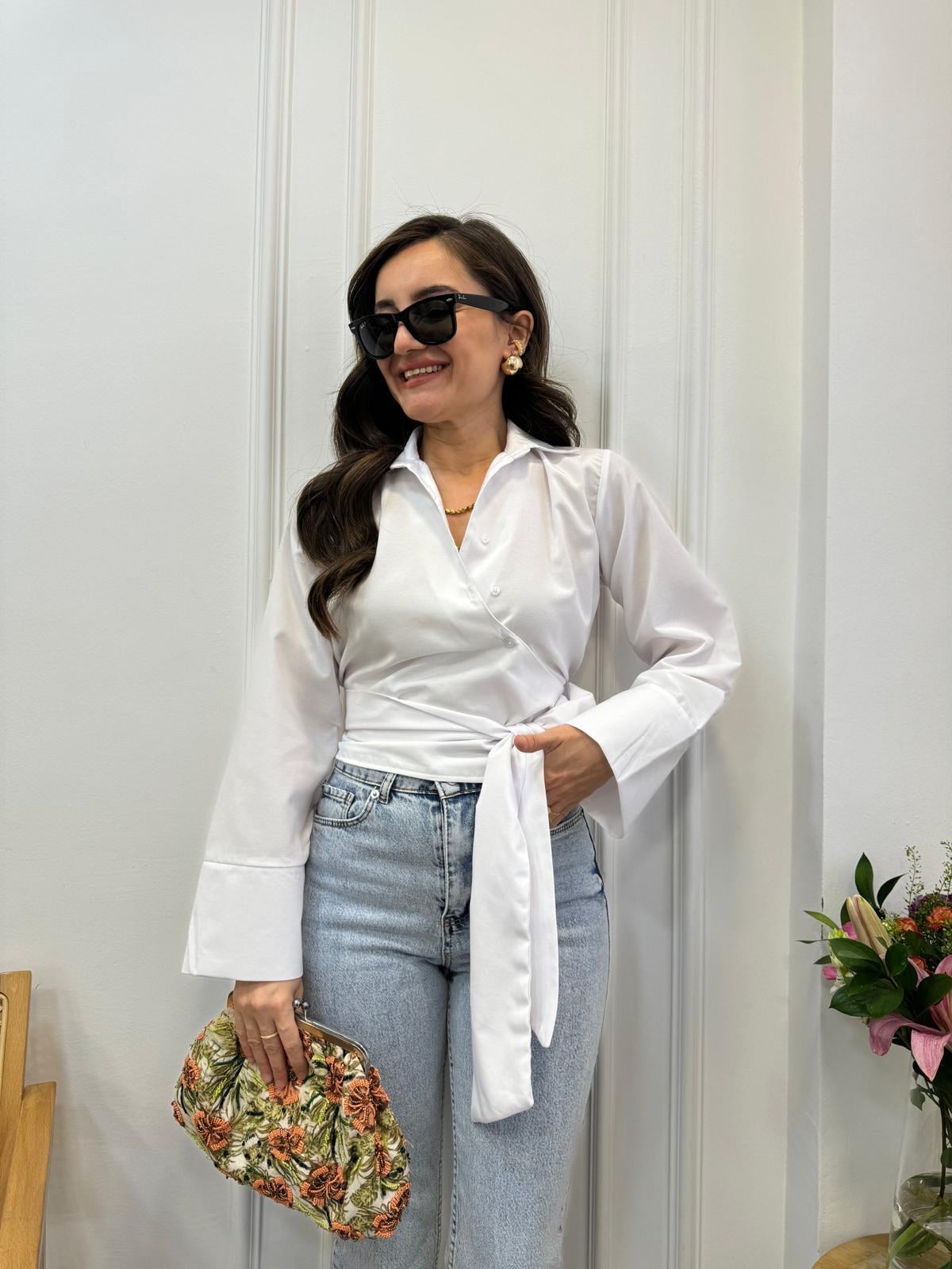 Beyaz Geniş Manşetli Tasarım Gömlek 502