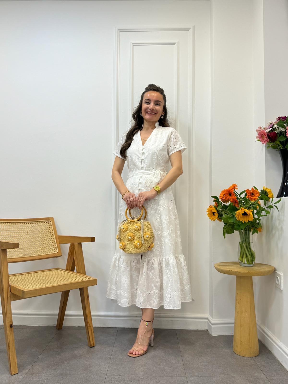 Beyaz Hakim Yaka Düğme Detaylı Brode Elbise 2022