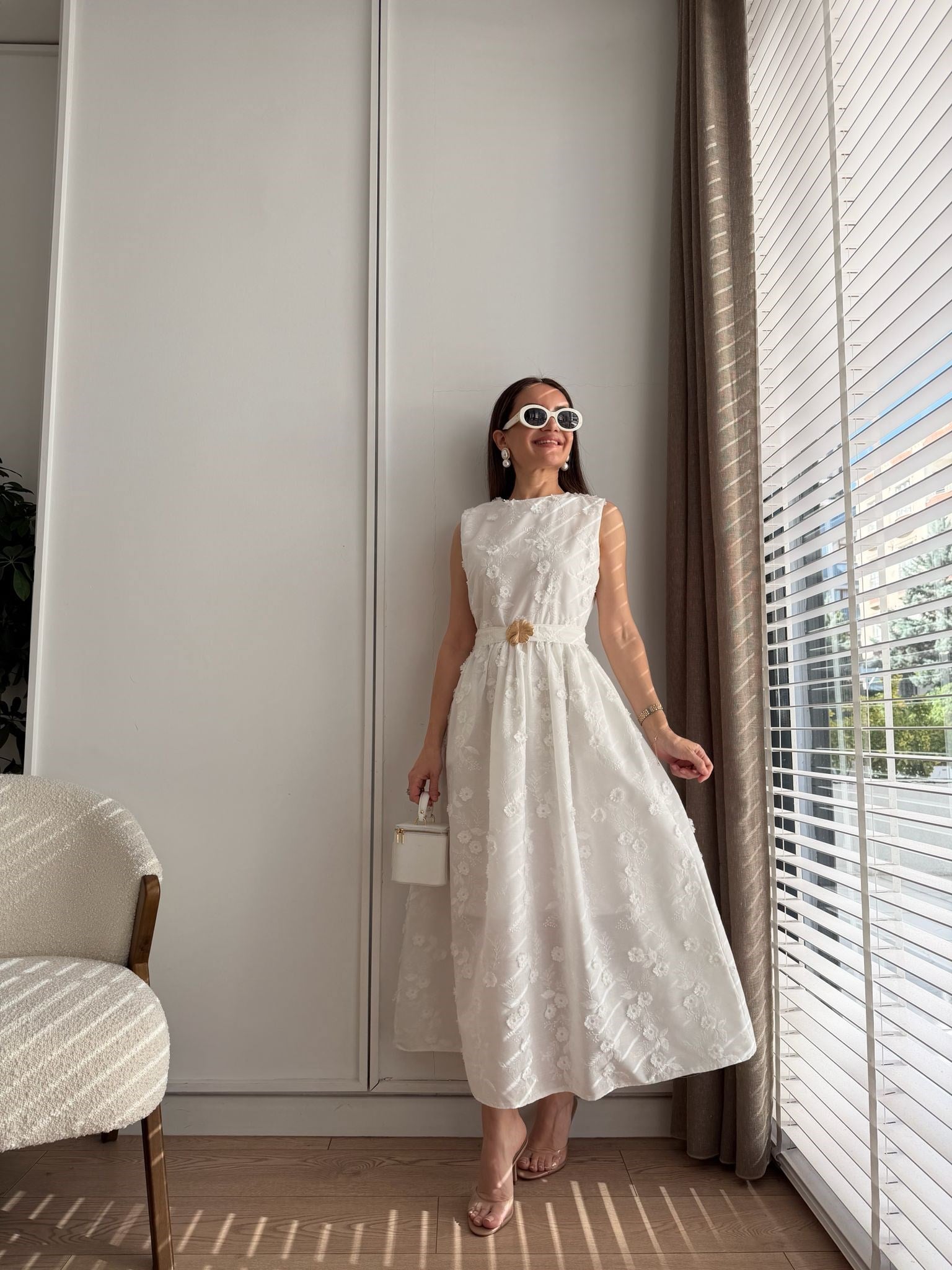 Beyaz Kabartma Çiçekli Nakışlı Elbise 9596