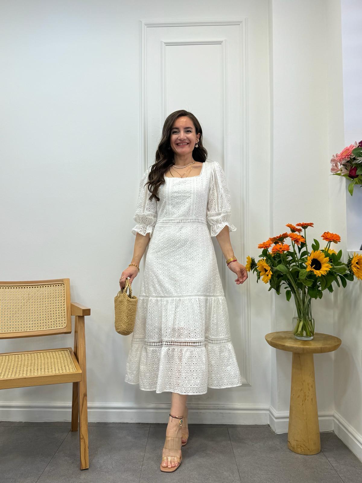 Beyaz Kare Yaka Brode Elbise 1895