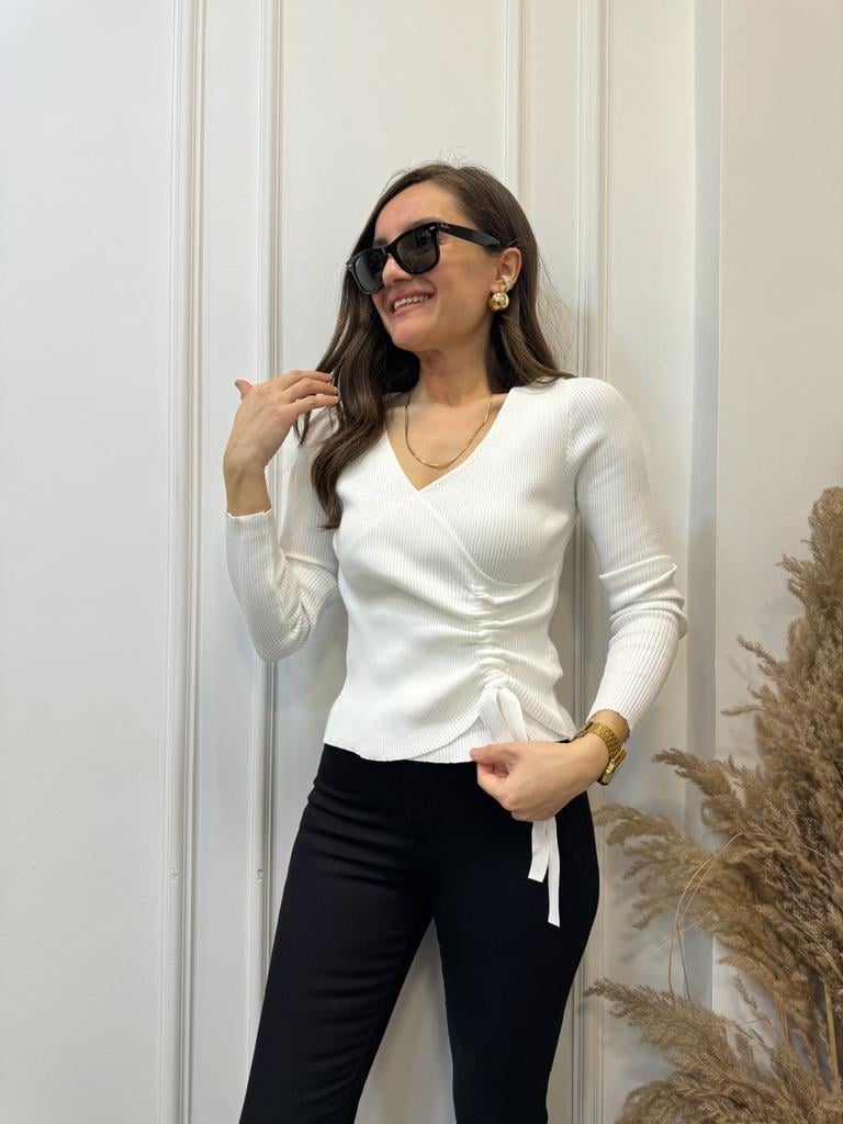 Beyaz Kruvaze Yaka Büzgü Detaylı Triko Bluz 2205