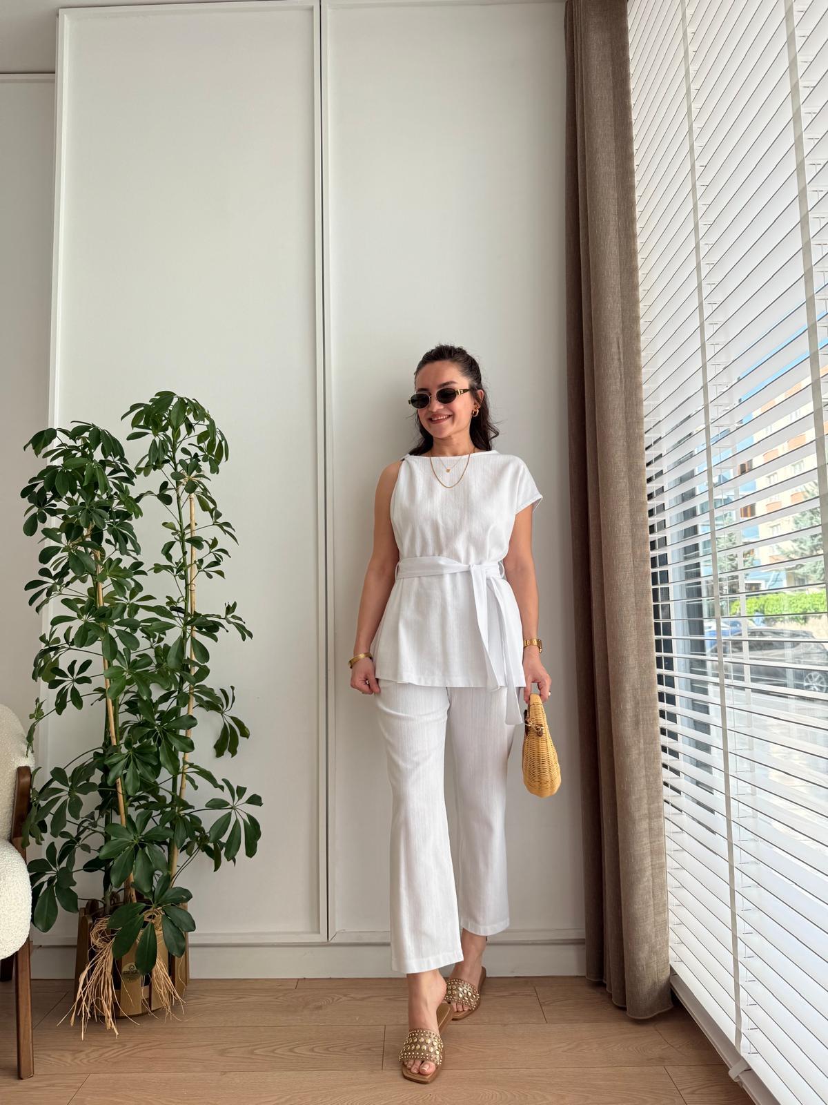 Beyaz Omuz Detaylı Bluz Pantolon Takım 8644