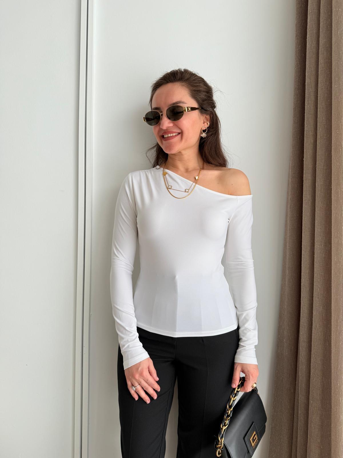Beyaz Omuz Detaylı Modal Kumaş Bluz 16617