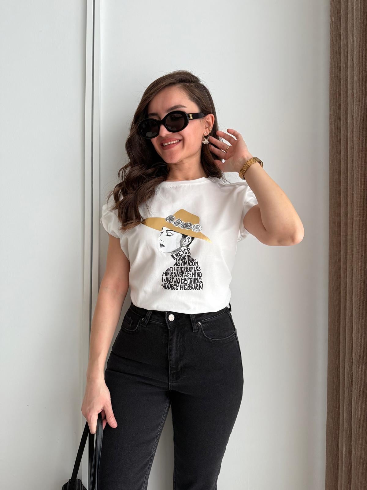 Beyaz Omuz Ve Kol Detaylı Figürlü Tshirt 28595