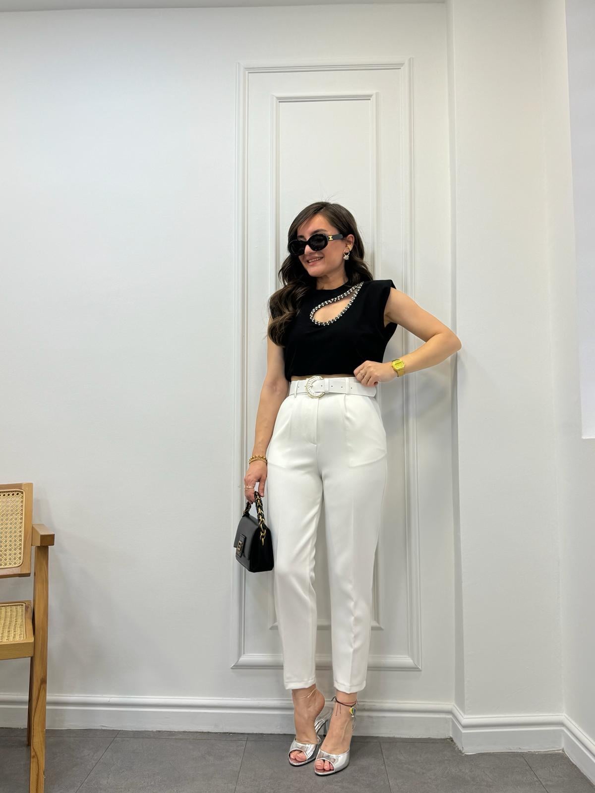 Beyaz Önü Pensli Bel Lastik Detaylı Kemerli Havuç Pantolon 50710