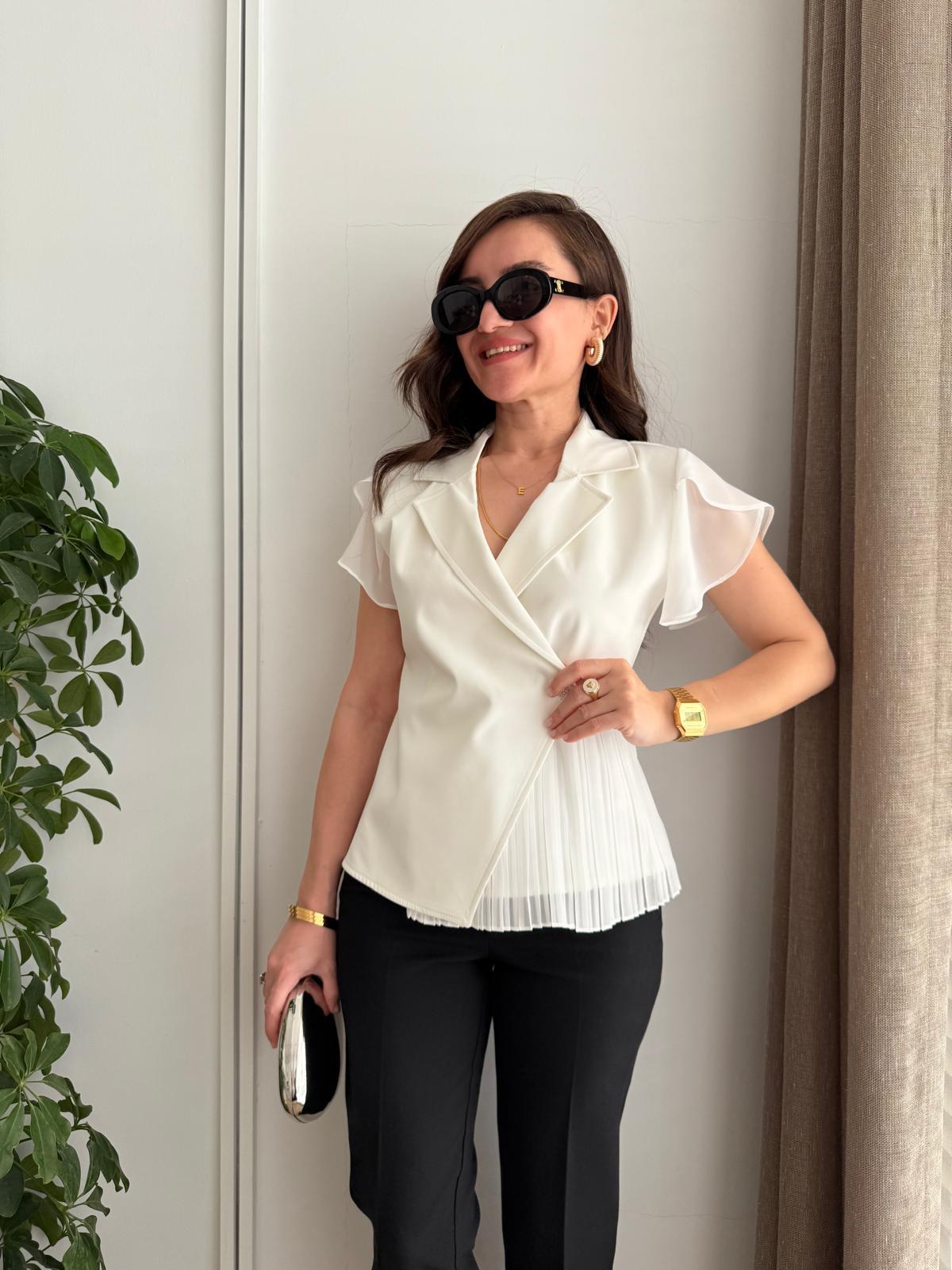 Beyaz Pilise Detaylı Kısa Kol Tasarım Bluz 2885