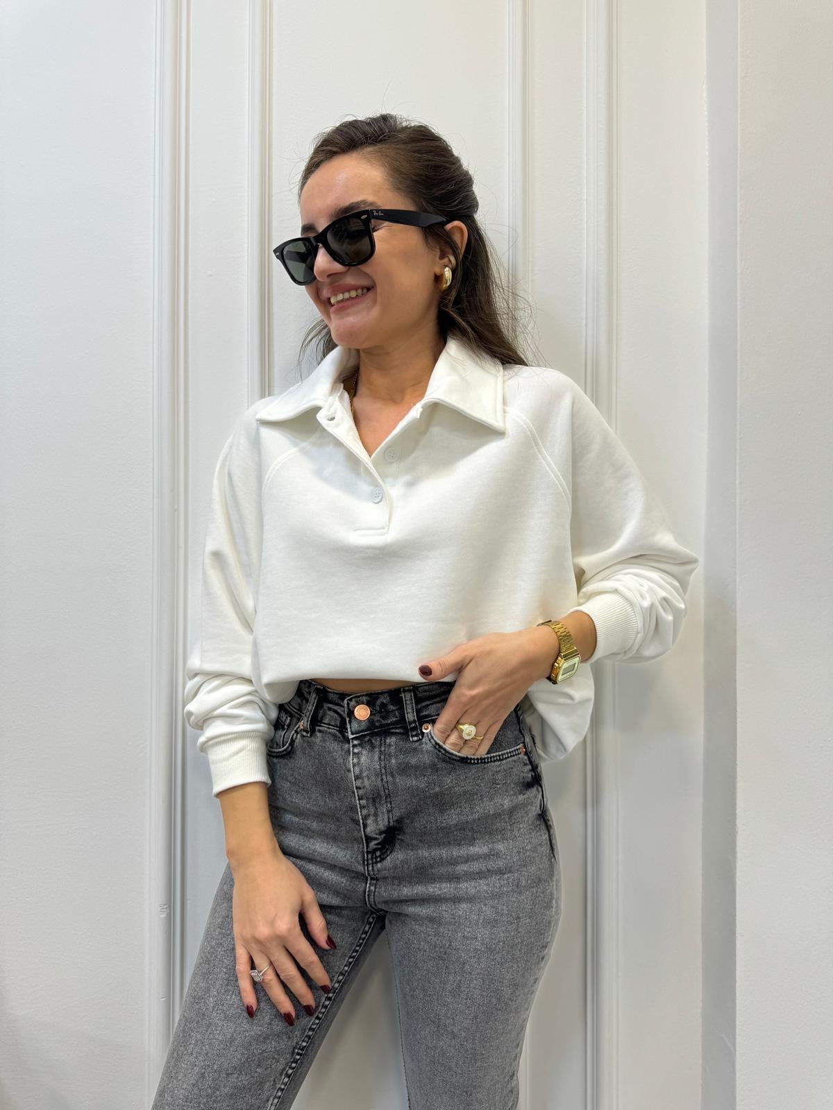 Beyaz Polo Yaka Düğmeli Sweatshırt 580094