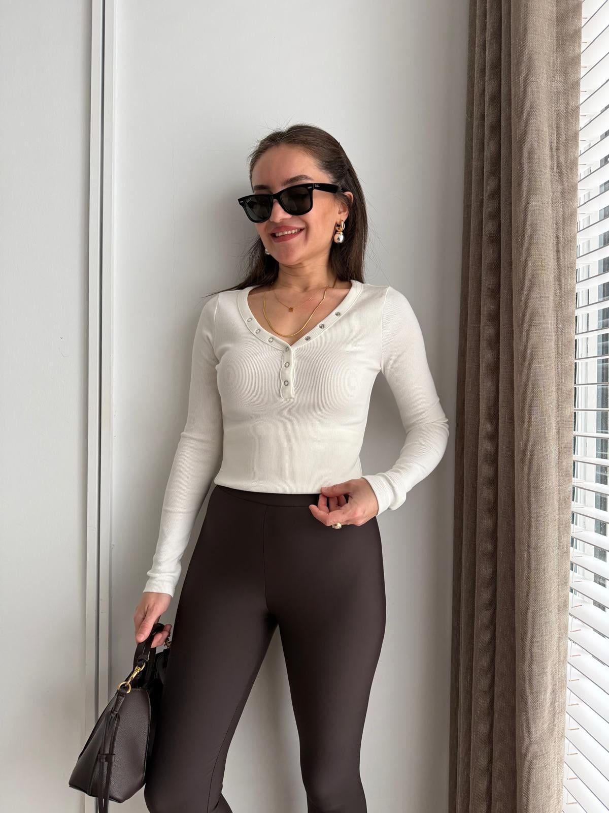 Beyaz V Yaka Çıtçıtlı Kaşkorse Bluz 17211