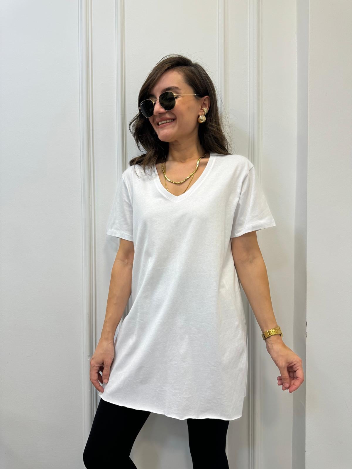 Beyaz V Yaka Yanları Yırtmaçlı Tshirt 1483