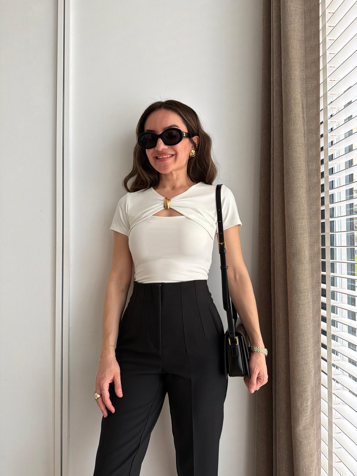 Beyaz Yaka Gold Tokalı Tshirt 11050