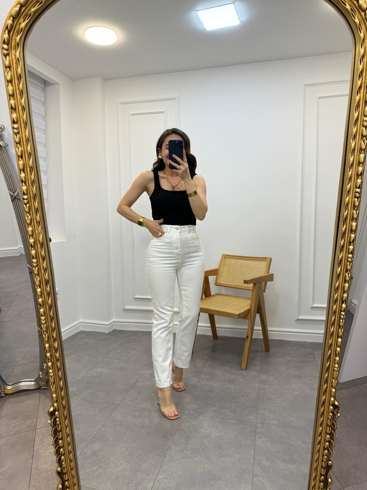 Beyaz Yüksek Bel Paçası Kesik Mom Jean 0520