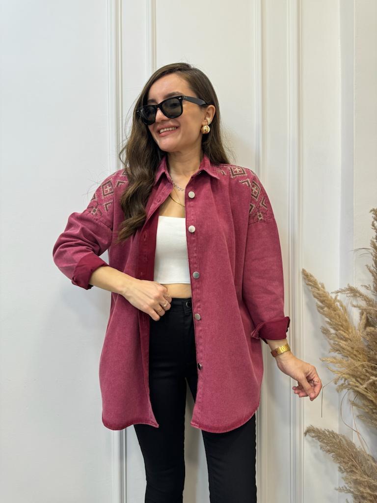 Bordo Gabardin Yıkamalı Omuz Nakış Detaylı Gömlek 475