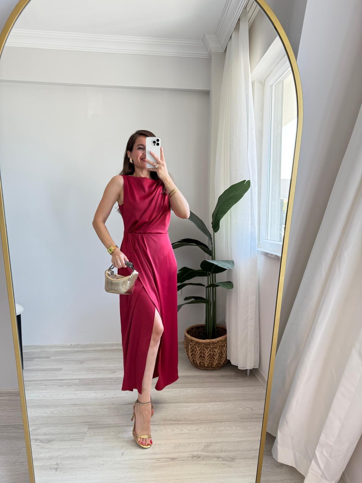 Bordo Sıfır Kol Omuz Detaylı Saten Elbise 223